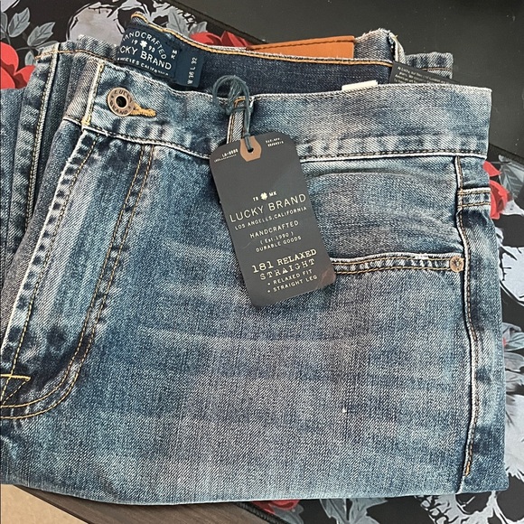 Lucky Brand mens Blue Jeans 181 relaxed straight. Relax fit straight leg soft.